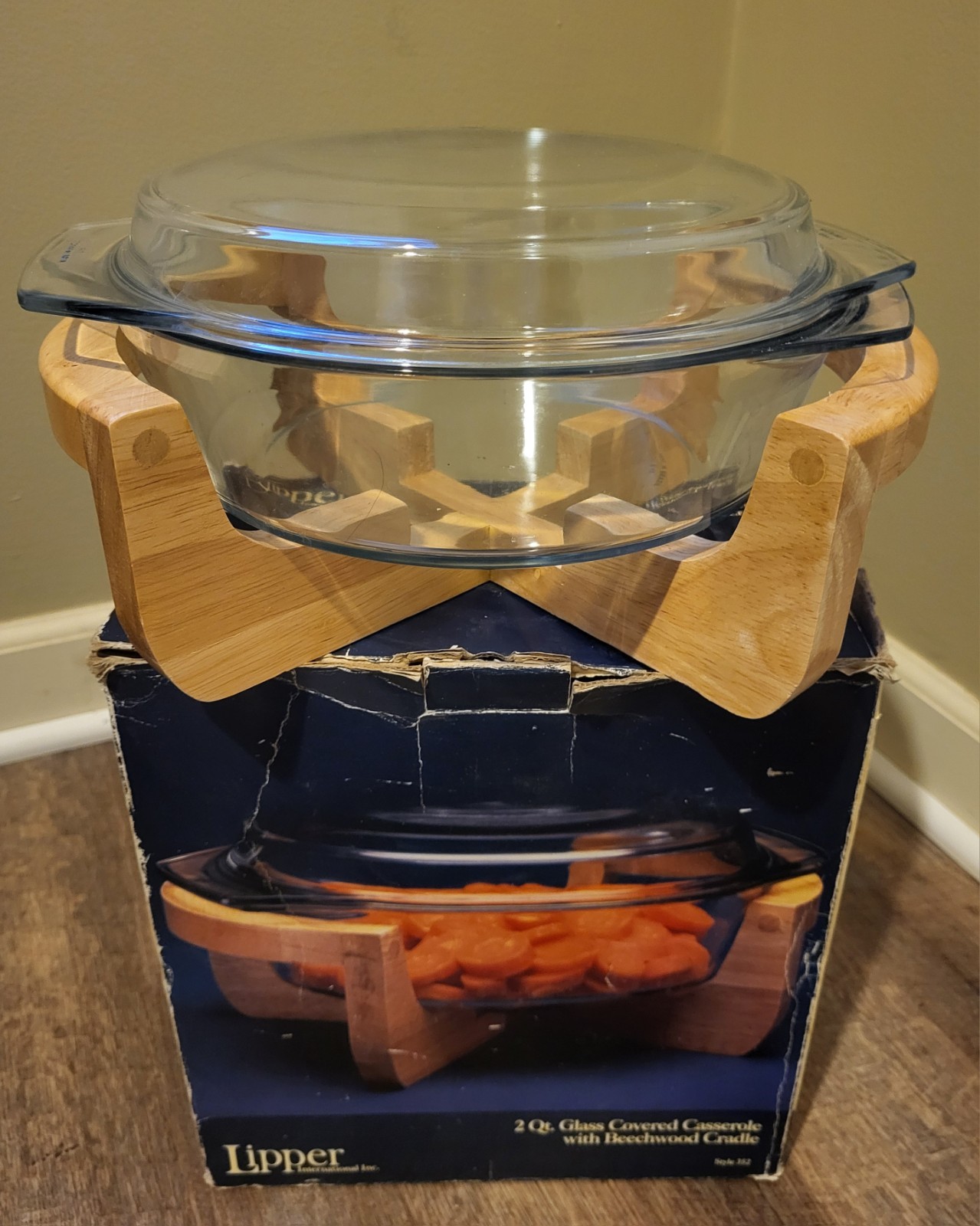 Ships In 1 Day! Vintage Lipper 2-Qt Glass Lidded Casserole Dish & Beechwood Base