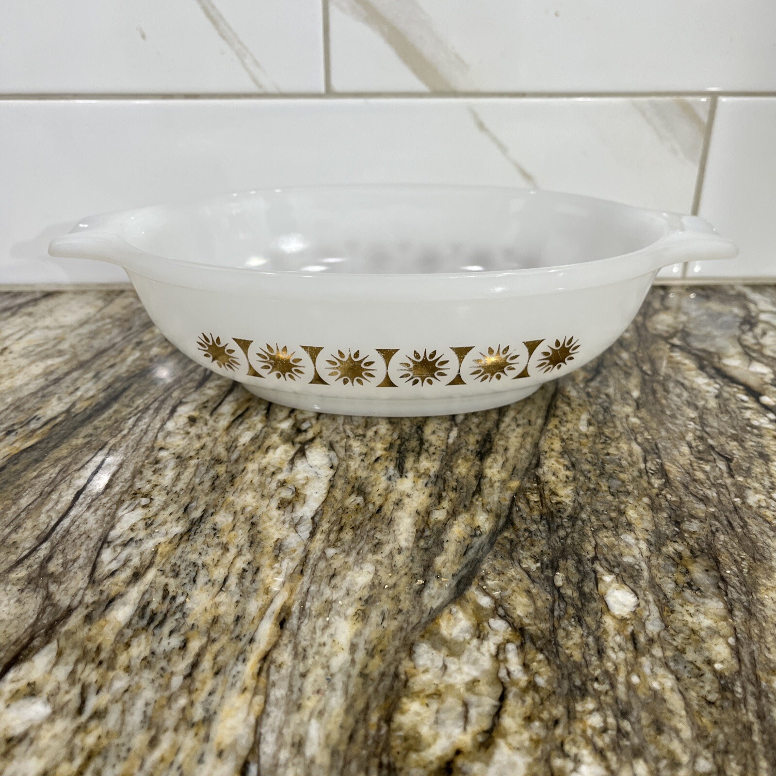 VINTAGE GLASBAKE Casserole Dish McKee 1 Qt Oval White W/Gold Pattern J2274 Chip