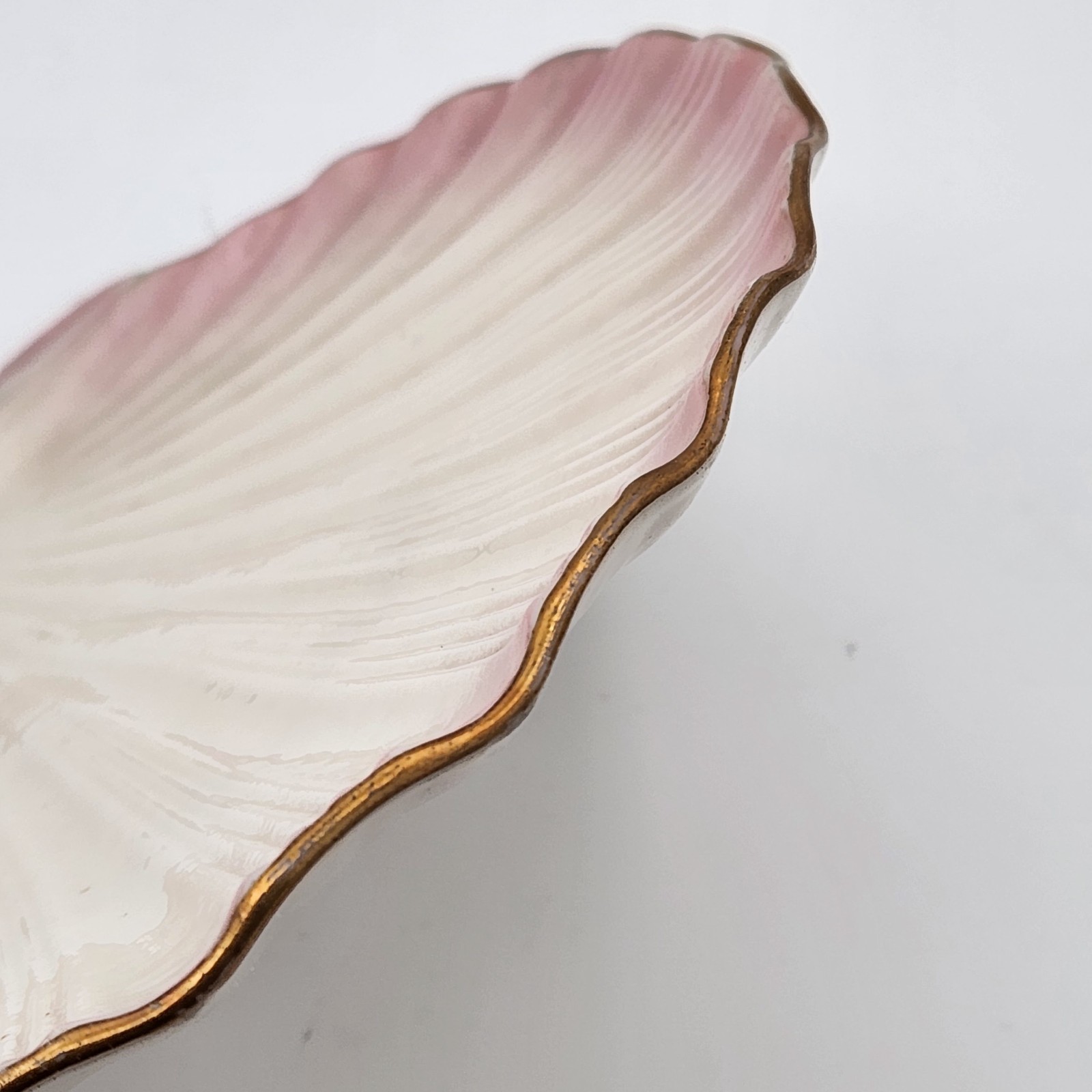 Antique Belleek 8.25″ Tridacna Shell Plate Pink Luster & Gold ,2nd Black Mark