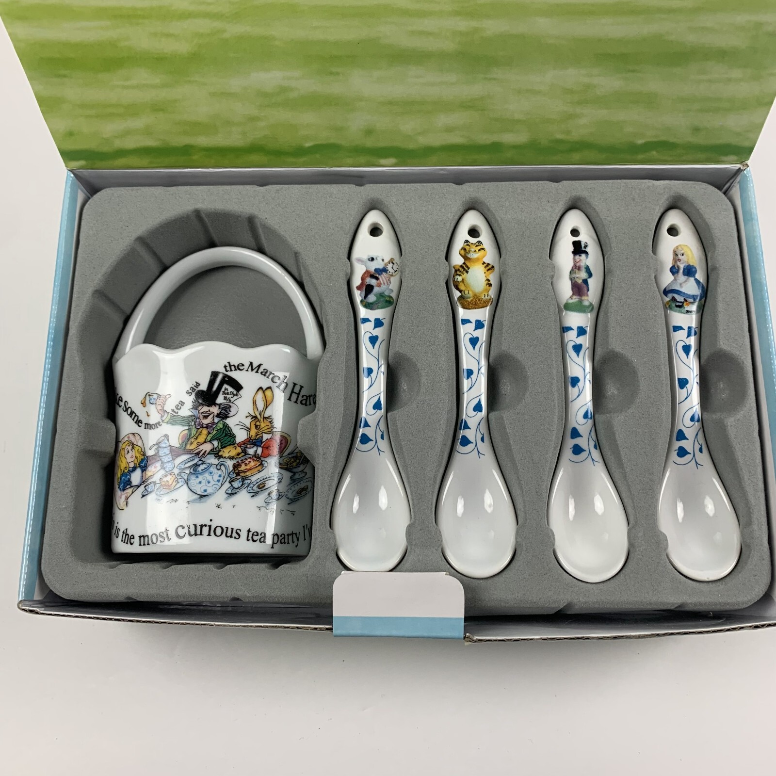 Cardew Design Alice in Wonderland Ceramic Basket and Set of 4 Spoons White 6198