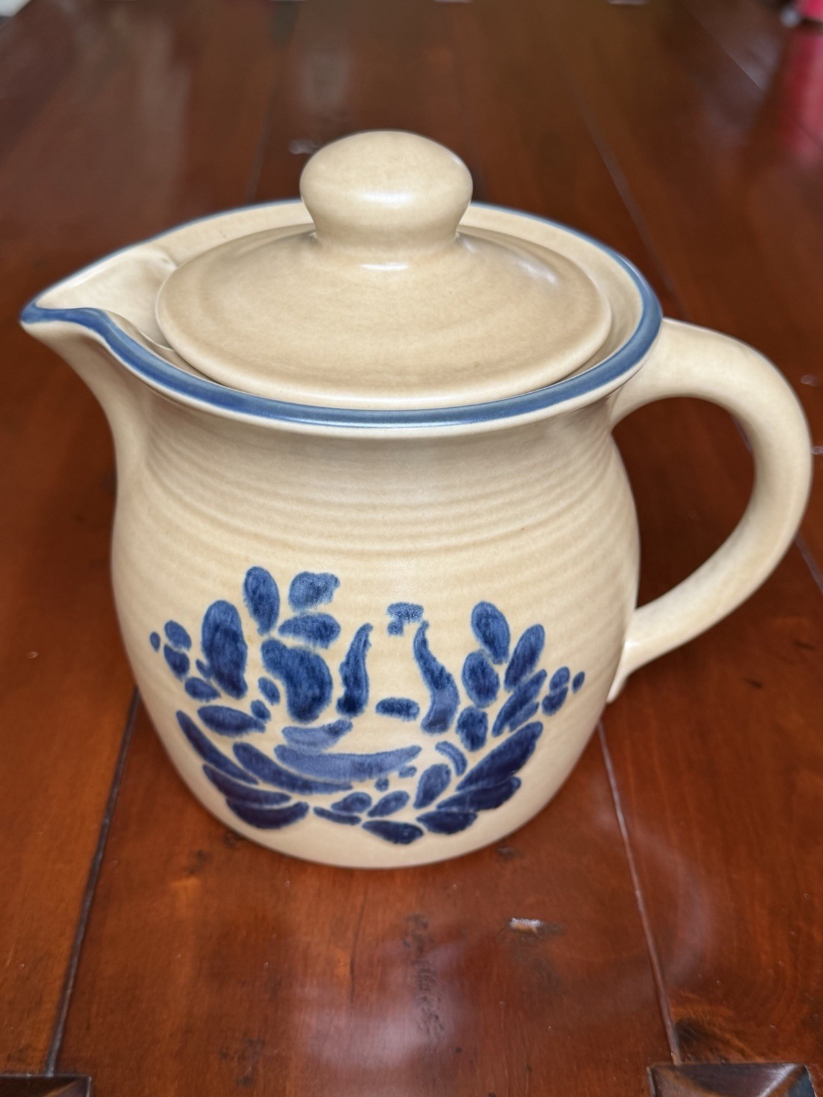 Pfaltzgraff “Folk Art” 40 Oz Teapot And Lid – 550