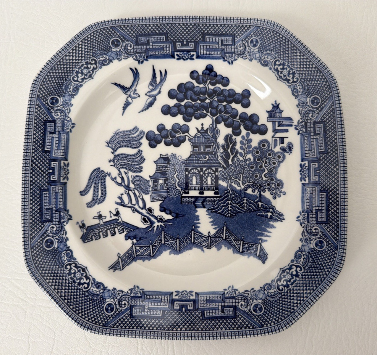 Set of 8 Johnson Bros BLUE WILLOW 7.75″ Square Ceramic Porcelain Plates England