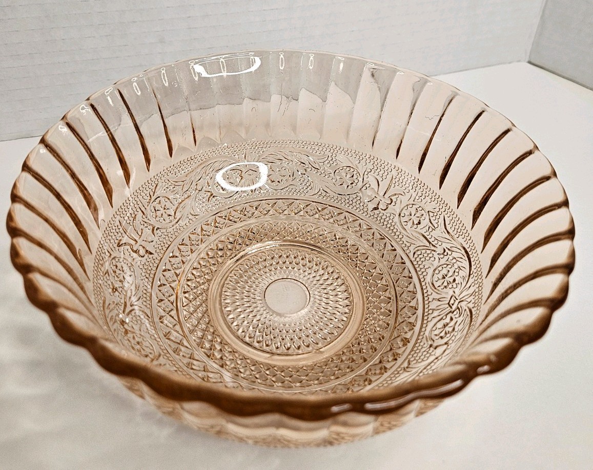 KIG Indonesia Pink Pressed Glass Serving Bowl “Fleur de Lis” pattern