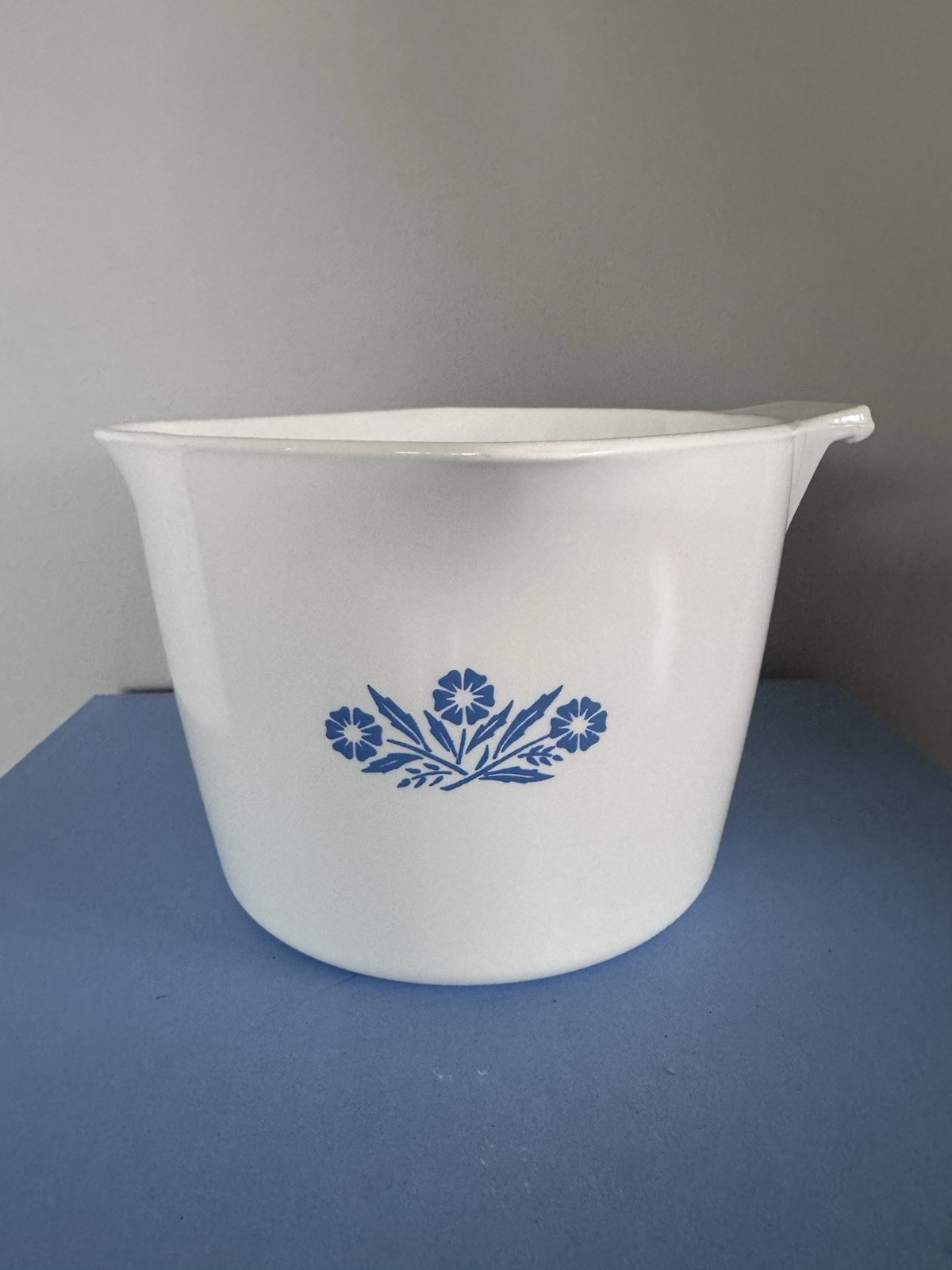 Vintage 2 Qt Corning Ware Blue Cornflower Gravy-Sauce Maker /Mixing Bowl USA