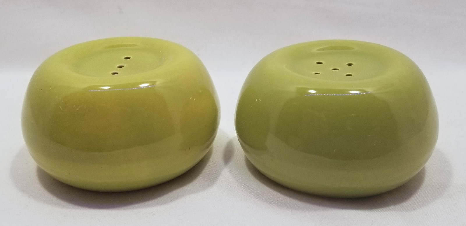 MALIBU MODERN by Hollydale California Pottery Chartruese Green Salt & Pepper Set