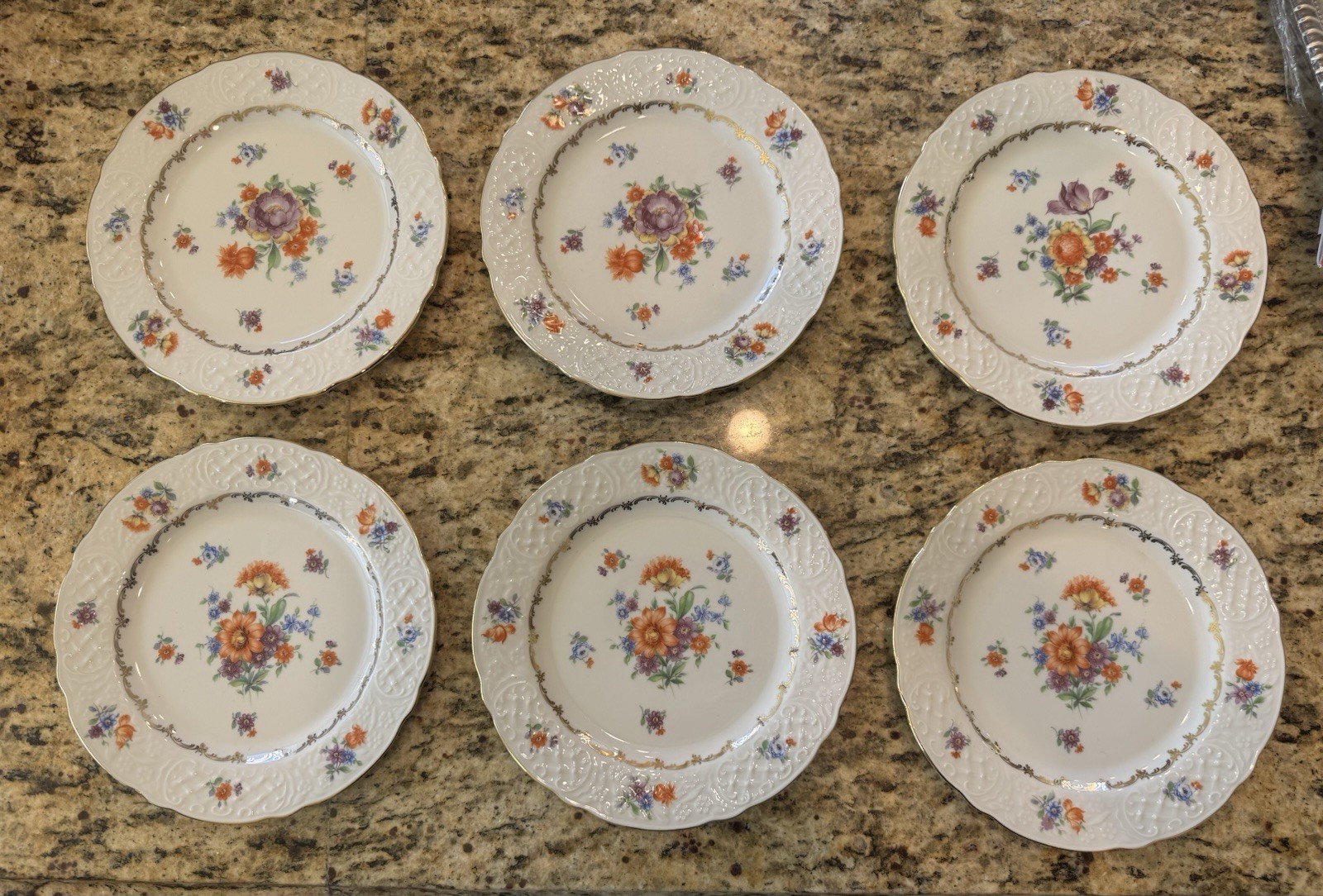 Lovely Vintage Schumann Germany/Bavaria “Bouquet” Serving Dish 8″ Round c1945