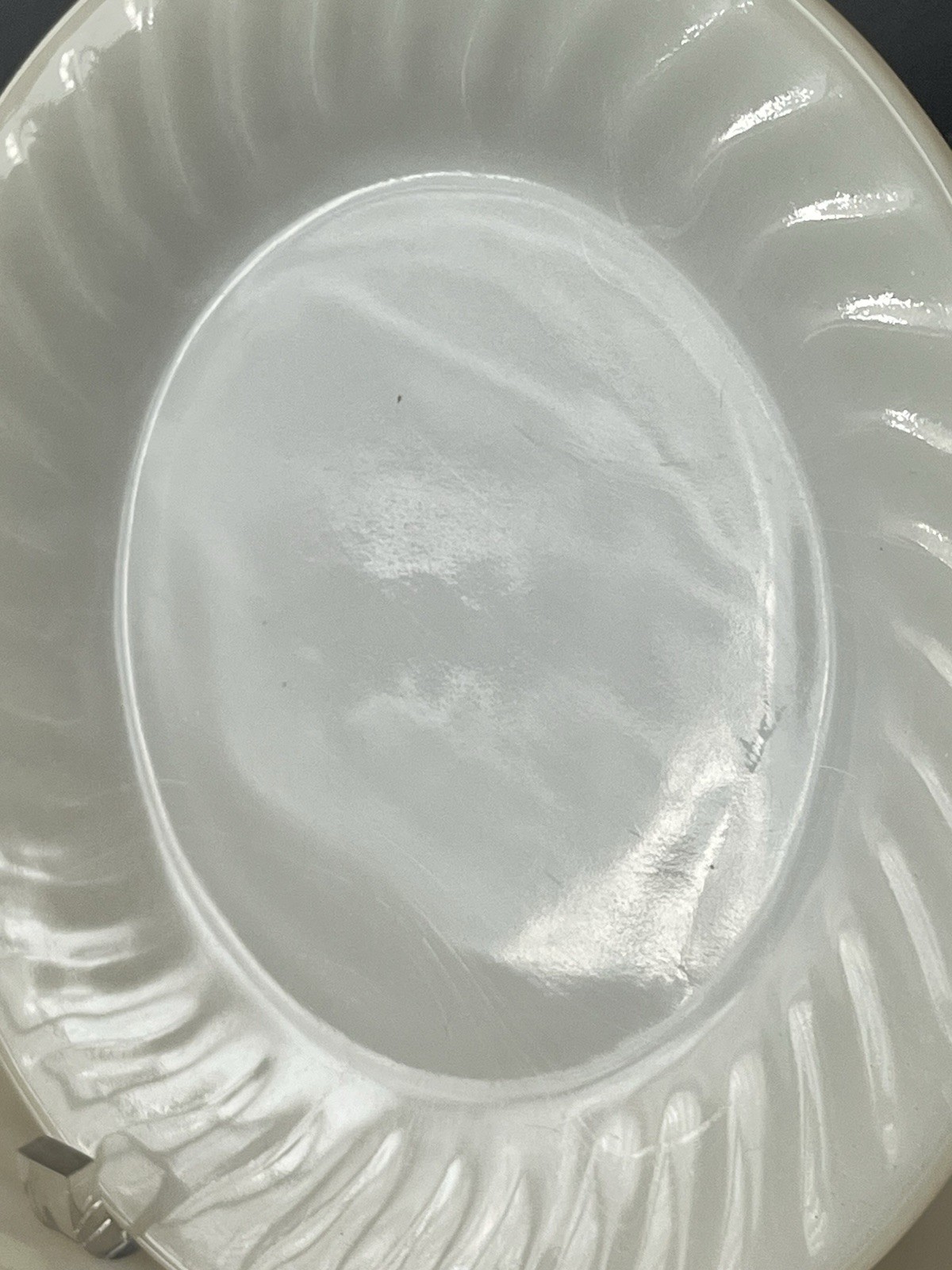4 Vintage Fire King Oven Ware 9″ Ivory White Milk Glass Swirl Dinner Plates