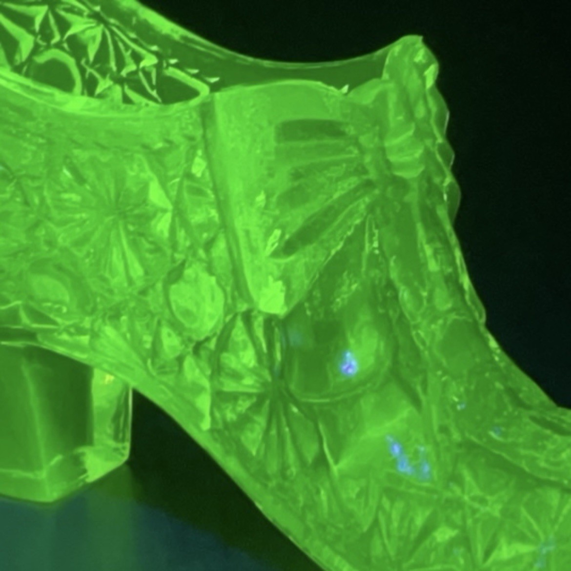 Boyd’s Uranium Glass Daisy & Button w/Bow Shoe Salt Cellar 1993-98 Made in USA