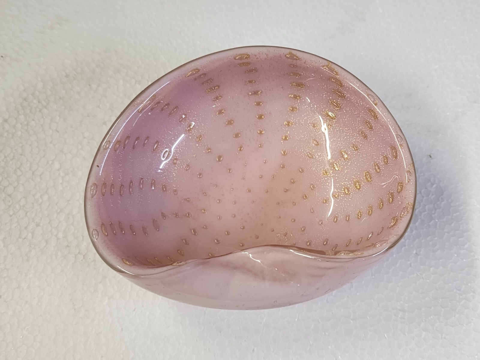 Barbini Shell Glass Bowl Pink Murano Controlled Bubble pinched side Pink