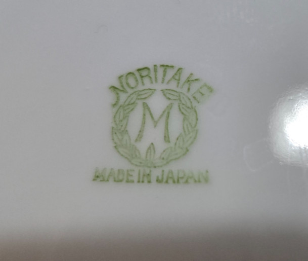 Noritake M series White Porcelain Saucers with Gold Trim 5 1/2 inches Set of 9