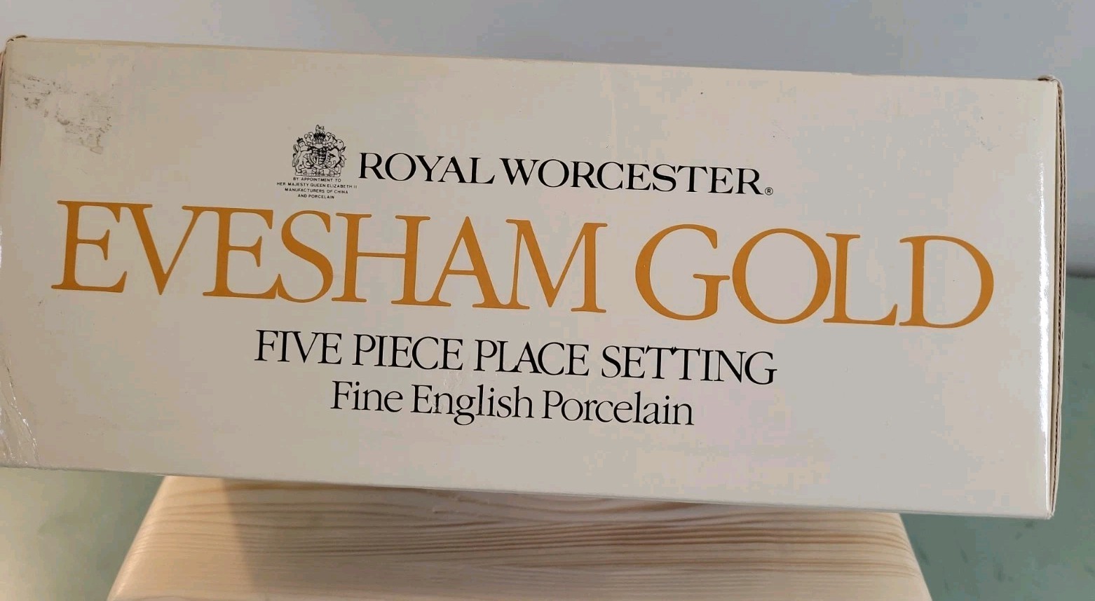 Nib Royal Worchester Evesham Gold Five Piece Set With Bonus Soup/Cereal Bowl