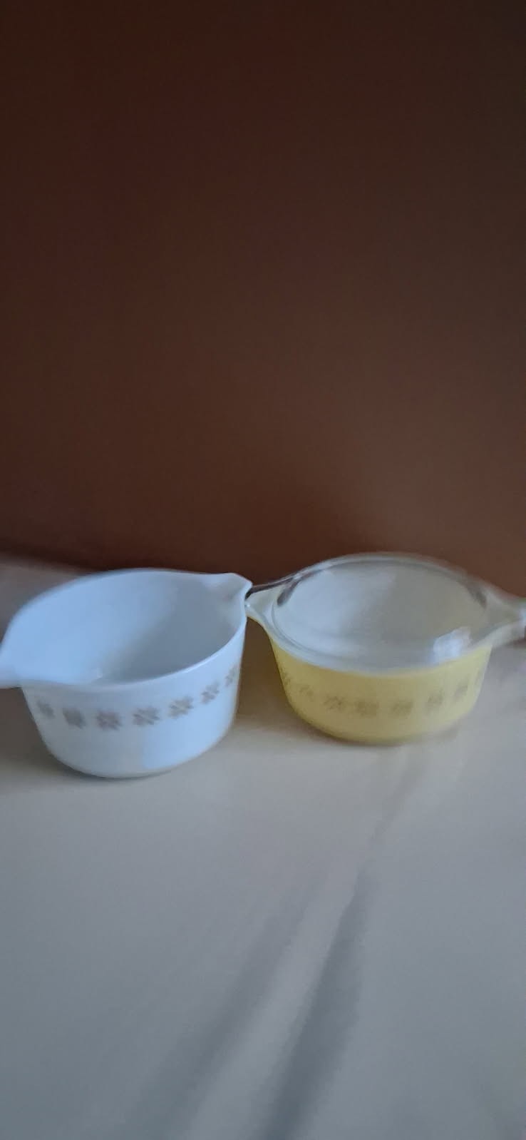 Vintage Pyrex Town And Country Set Of 2. 472 & 473. With 1 Lid Fits Either