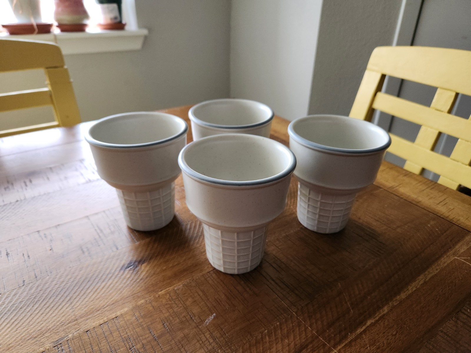 Vintage Pfaltzgraff Heirloom Set of 4 Ice Cream Cone Cups Stoneware Dishes EUC
