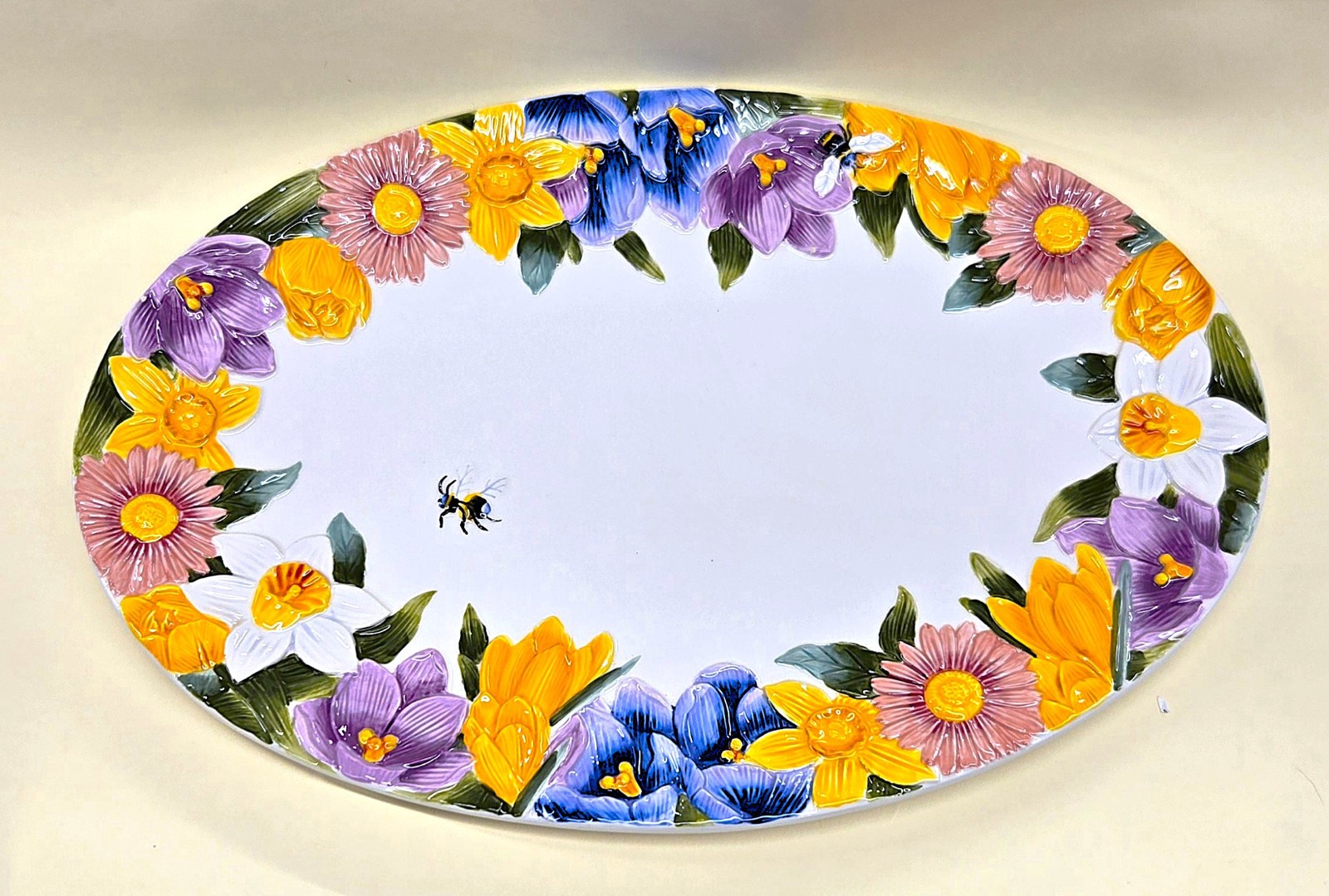 2007 Harry & David Spring Daffodil Jonquil Floral Raised Bee Platter 16 x 11