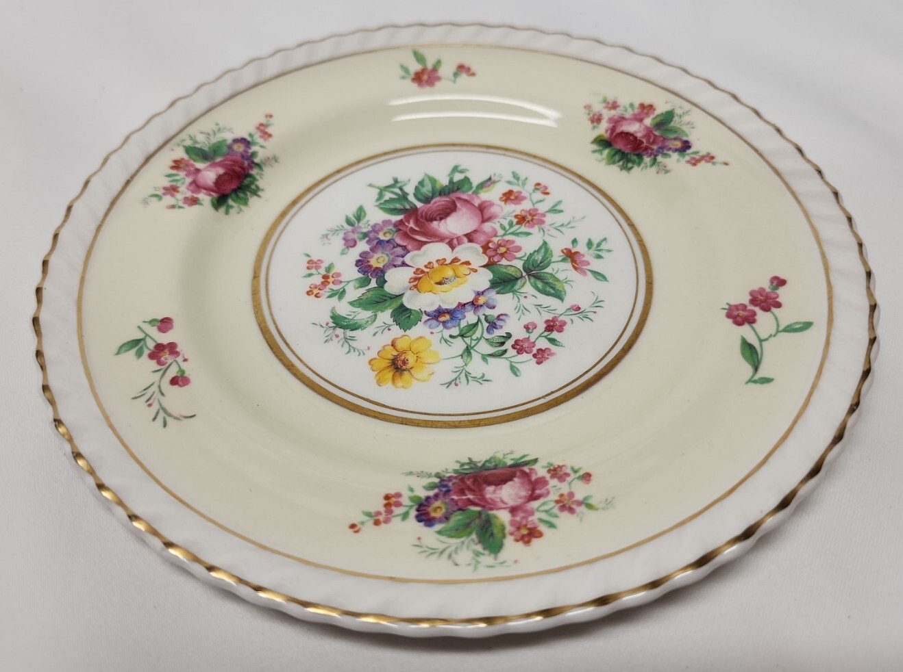 Johnson Brothers WINDSOR WARE Dessert Dish Plate JB-66 VTG Scallop 6.25″ England