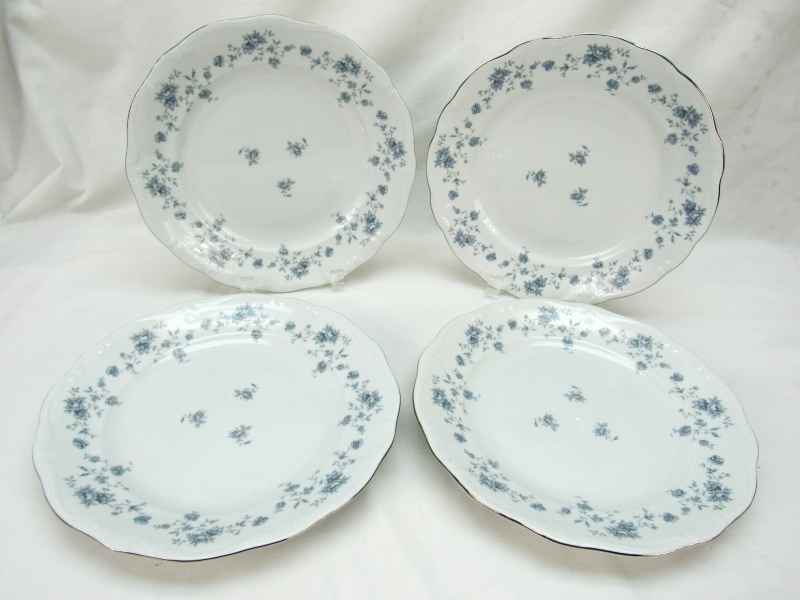 Set of 4 vintage Johann Haviland Blue Garland 10 inch Dinner Plates fine china