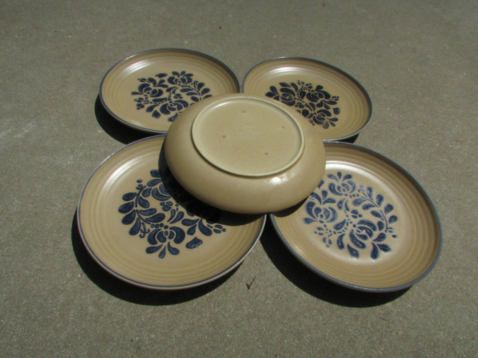 Pfaltzgraff Folk Art Stoneware Tan Blue Vintage 10″ Dinner Plates Set Of 5