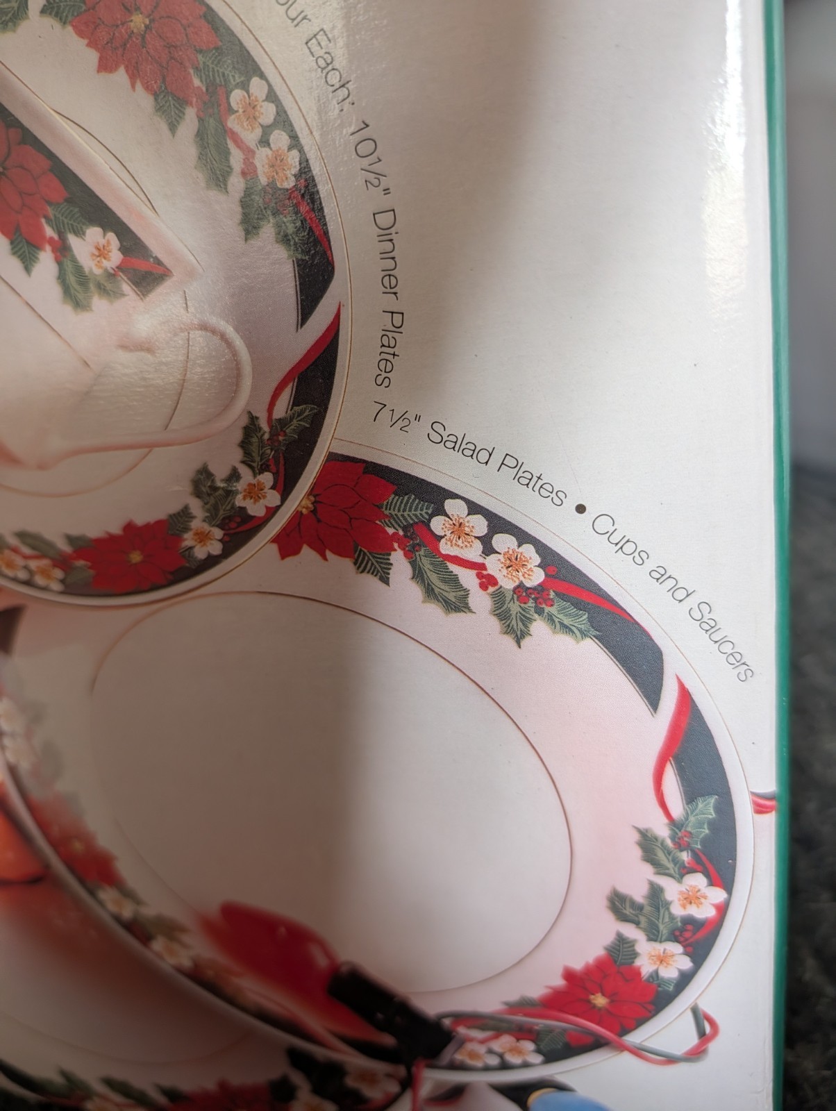 Tienshan DECK THE HALLS Dinnerware Service 4 Dinner Salad Cup Plate 16 Piece Set