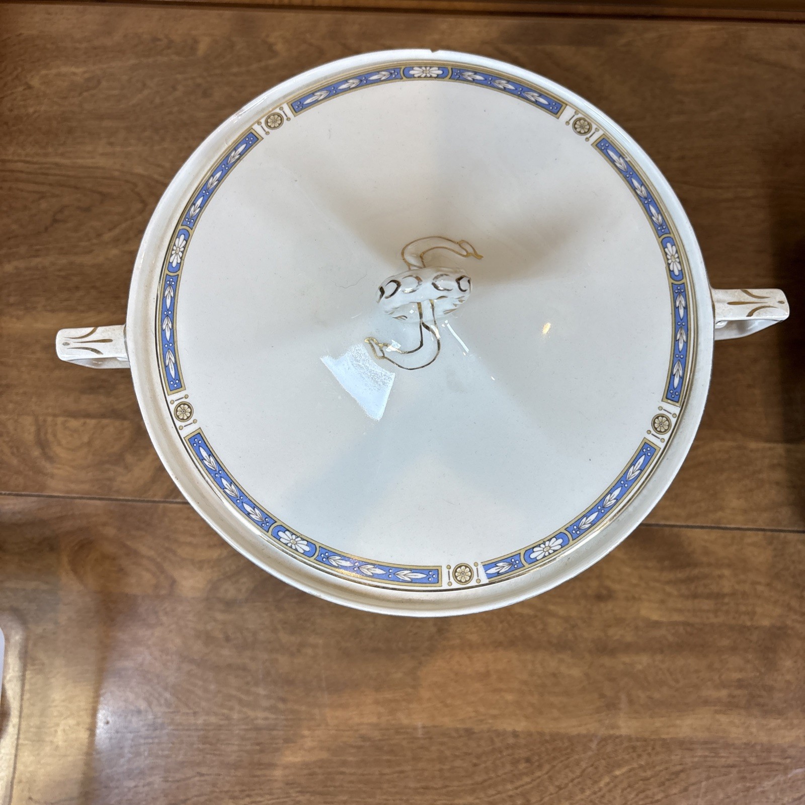 Vintage~WH Grindley~The Victory pattern~Round Covered Serving Dish~8″~England