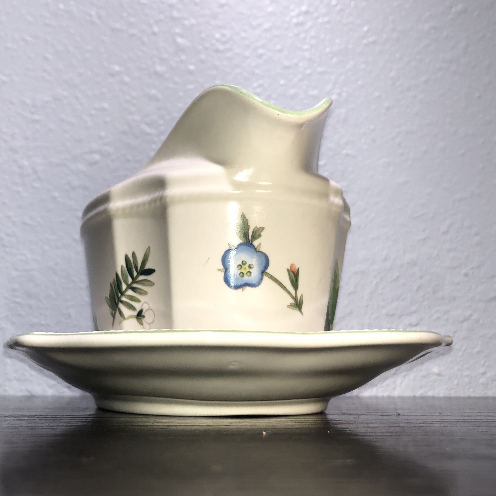 Mikasa New Port Summer Essence F8903 Gravy Boat & Under-plate Retired 1997