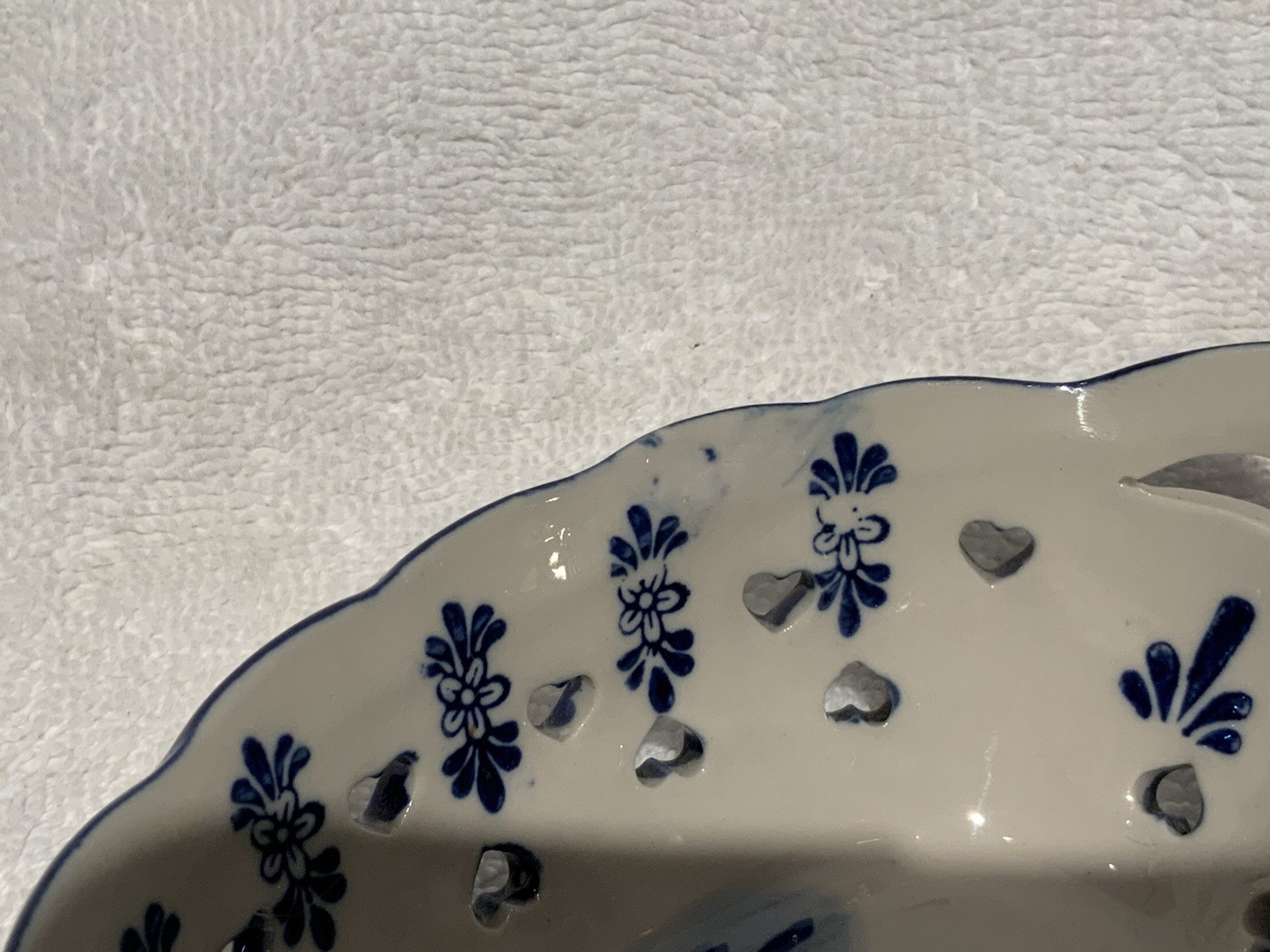 Vintage Hand Painted Delft Blue Oval 5”L x 3.25”W x 1 7/8”H Trinket Dish