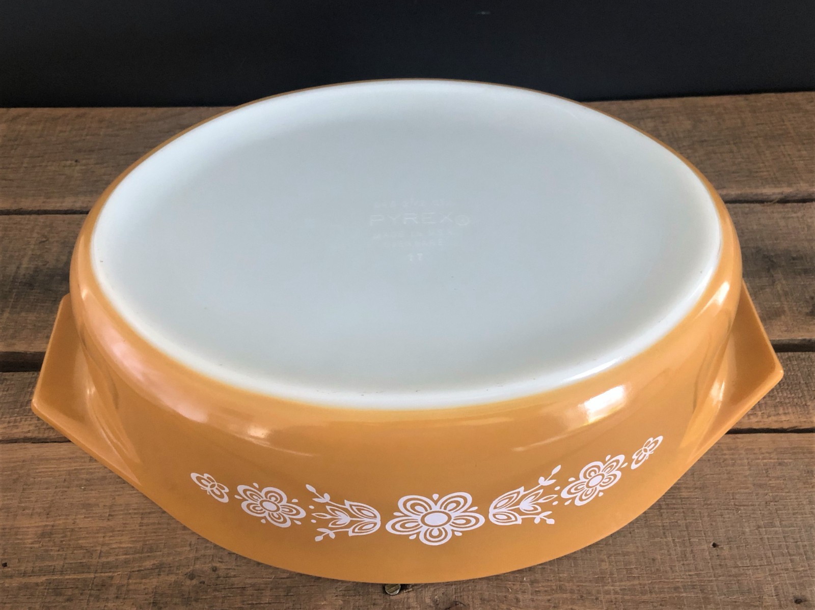 Vintage 1970s Pyrex Butterfly Gold 2-1/2 Qt. Oval Casserole Dish #045 – with Lid