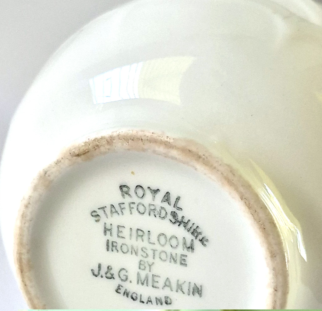 STAFFORDSHIRE J & G MEAKIN CREAMER AND SUGAR BOWL WITH LID WHITE VTG