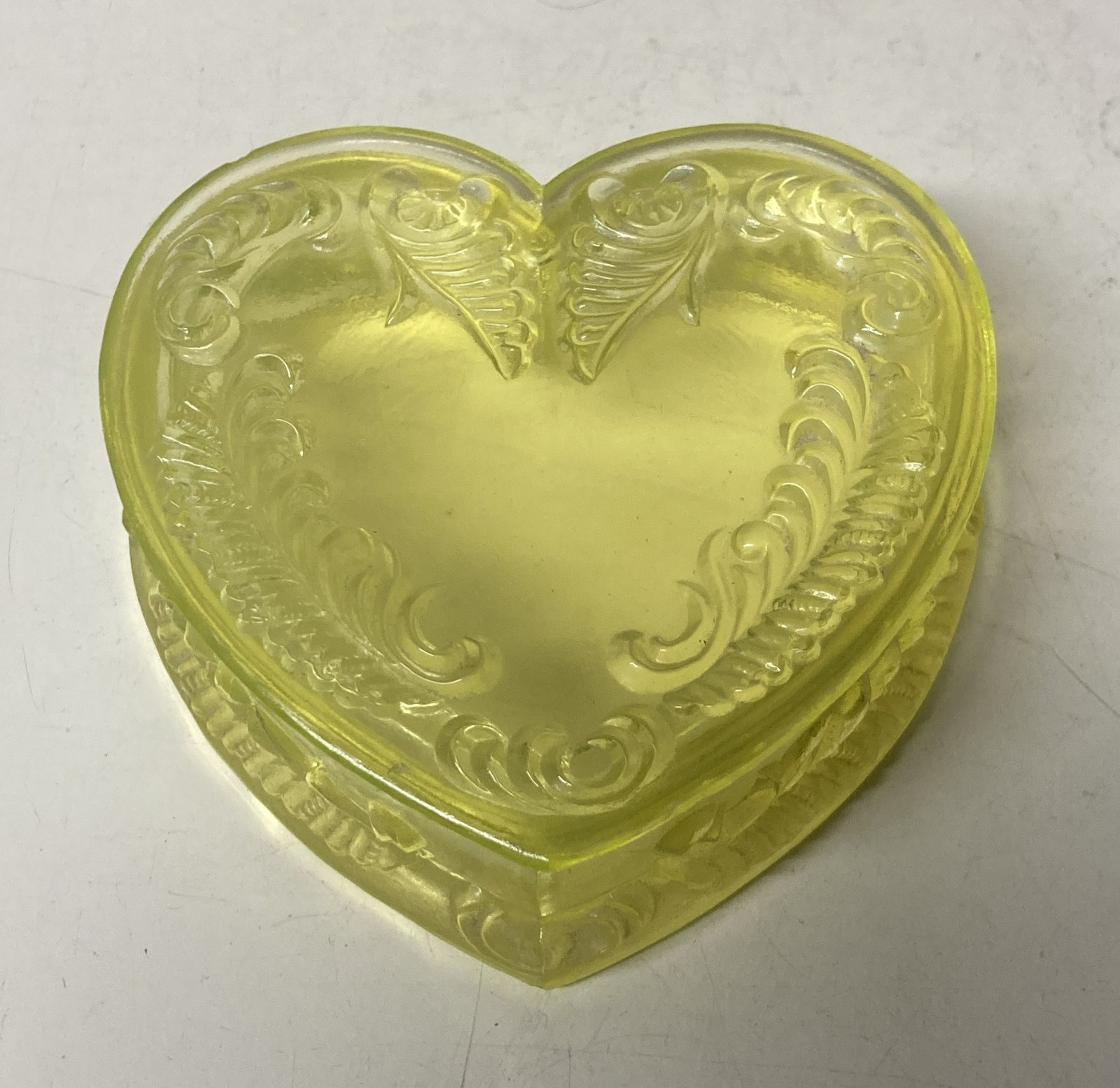Uranium Glass Glows Heart Shape Trinket Powder Dish Vaseline