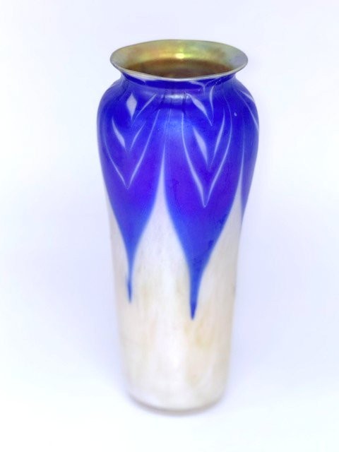 White Luster Vase With Blue Pulled Feather Design. Saul Alcaraz