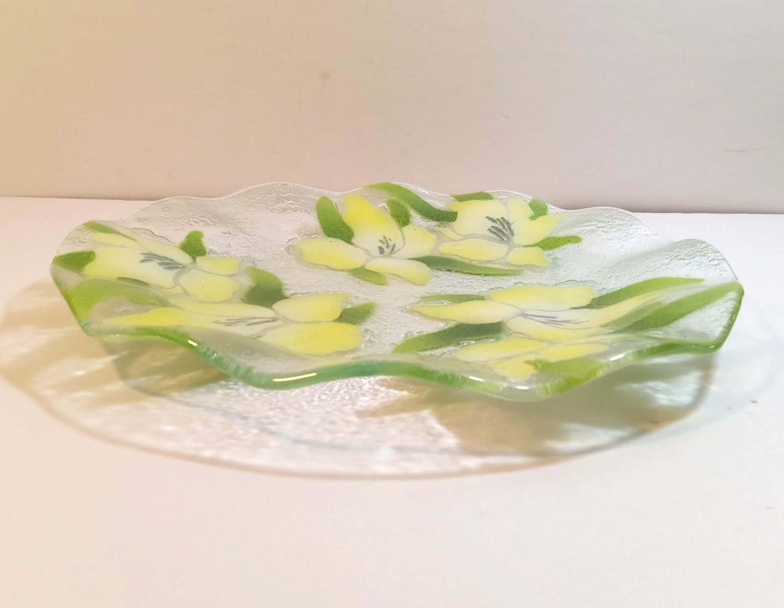 Sydenstricker Floral Fused Glass Plate Round 13.5″ Clear Artisan Home Decor