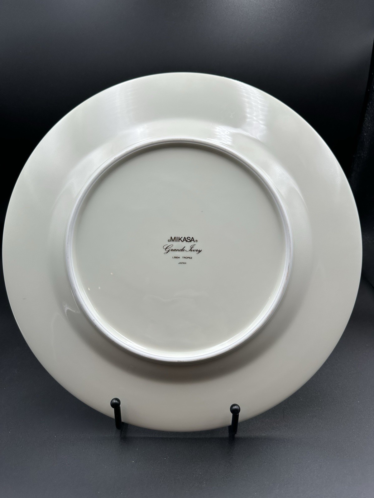 Mikasa Grand Ivory TROPEZ 12” diameter Round Platter ~ L5504