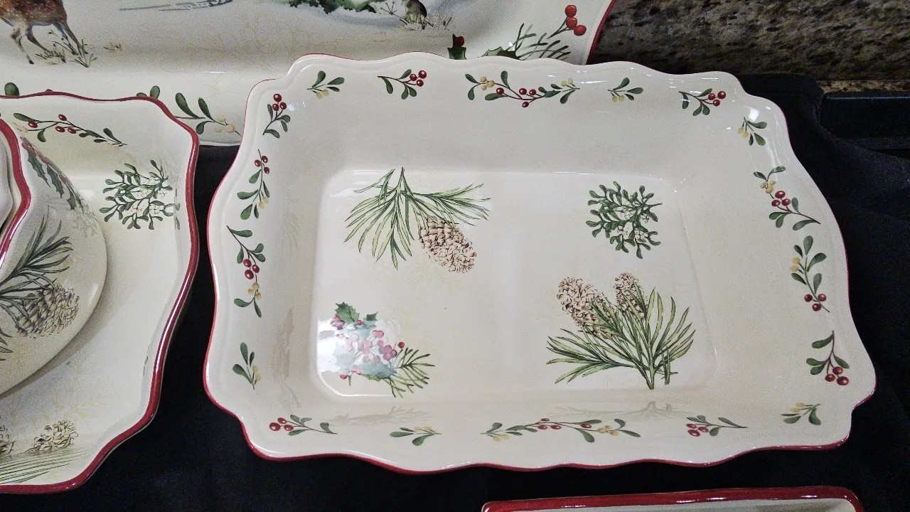 EUC Better Homes & Gardens WINTER FOREST Serving Set 15 Pieces