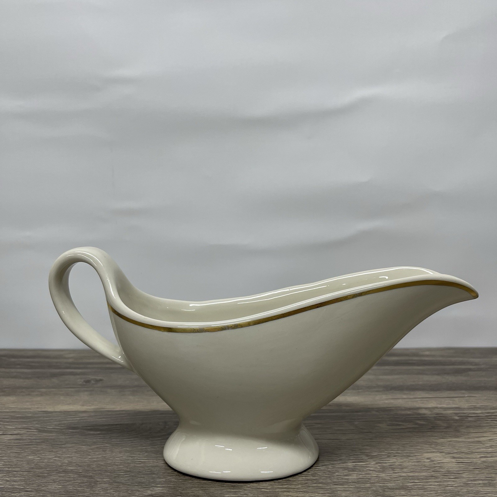 Vtg Mayer China Ivory Gravy Boat Gold Trim Beaver Falls PA #479 Restaurant Ware