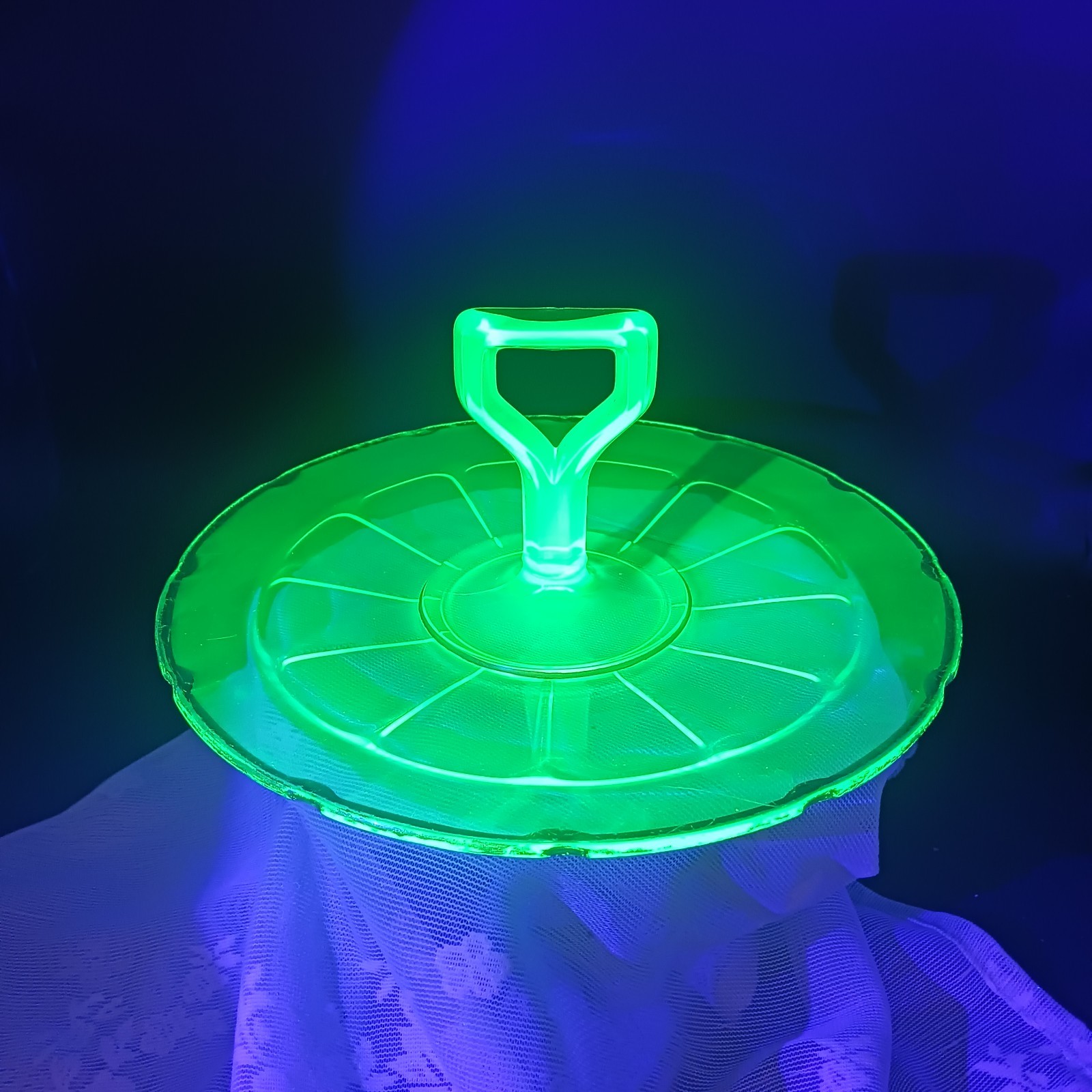 Diamond Glass Co. 10″ Tidbit Tray w handle Uranium Gilded edges Victory Green