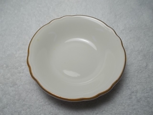 Vtg Homer Laughlin China Ivory White Tan Gold Band Scalloped Small Fruit Bowl