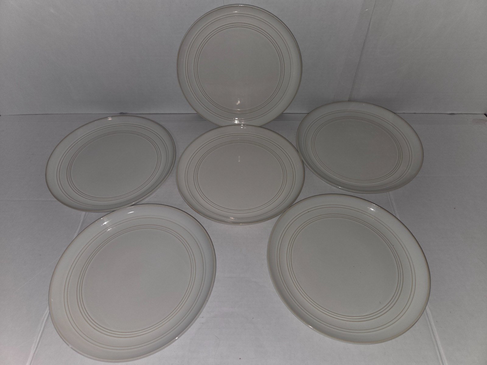 Lot of 6 Pre Owned Pfaltzgraff “Drea White” 8 1/4″ Salad Plates