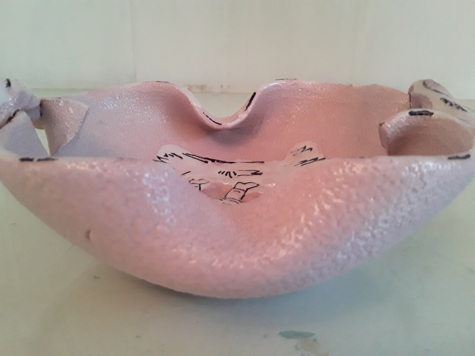 NSP Italian Pink Pottery Dish Bowl Hand Painted in Italy Girl Feeding Bird ’50s