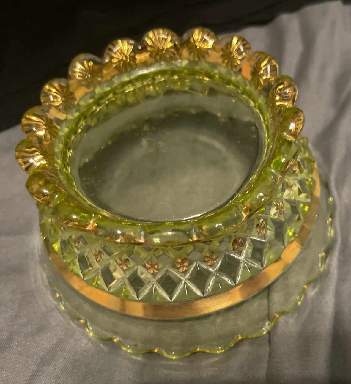 Antique Nat’l Glass Co. Victoria Vaseline Glass Gold Gilding Master Berry Bowl