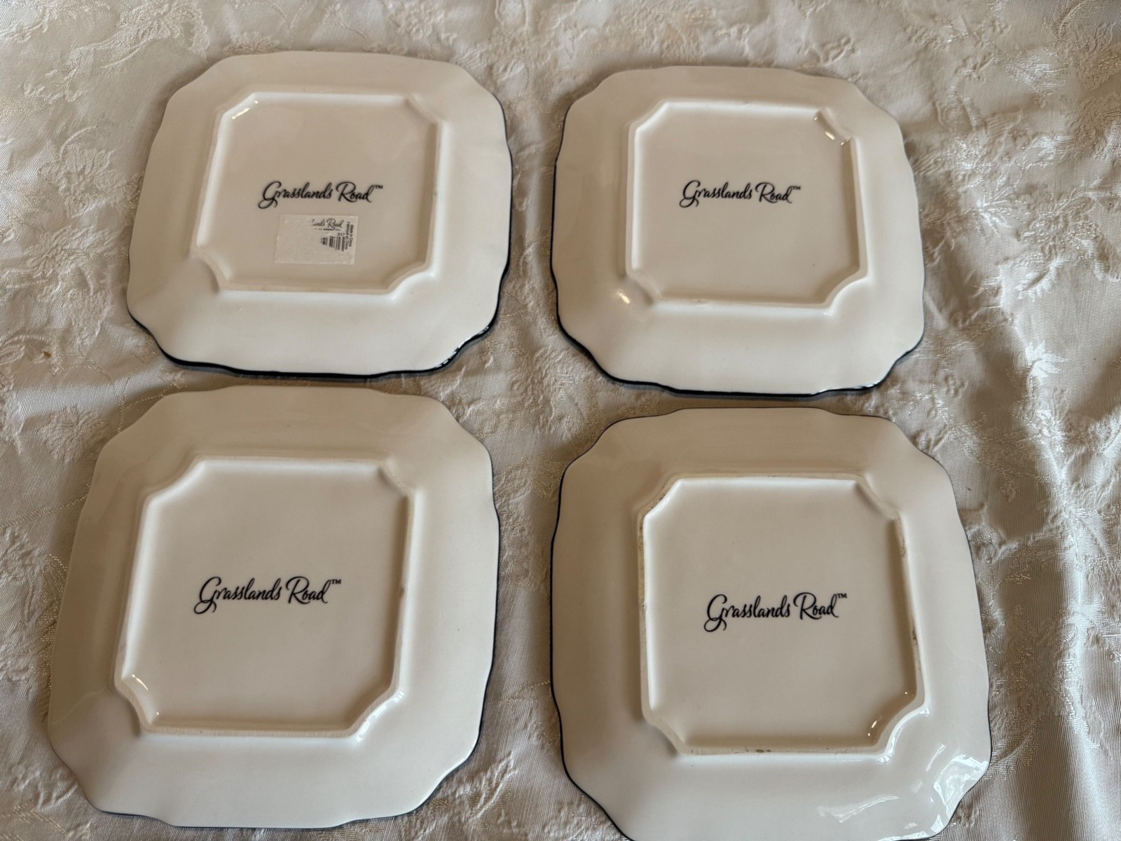 NWOB 4 THE ART OF MINGLING 6.5″ APPETIZER COCKTAIL BLACK AND WHITE PARTY PLATES