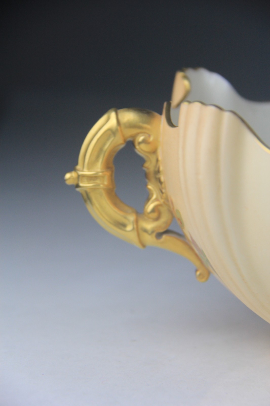 Antique Royal Worcester Large Blush Ivory Double Handled Centerpiece Bowl 1435