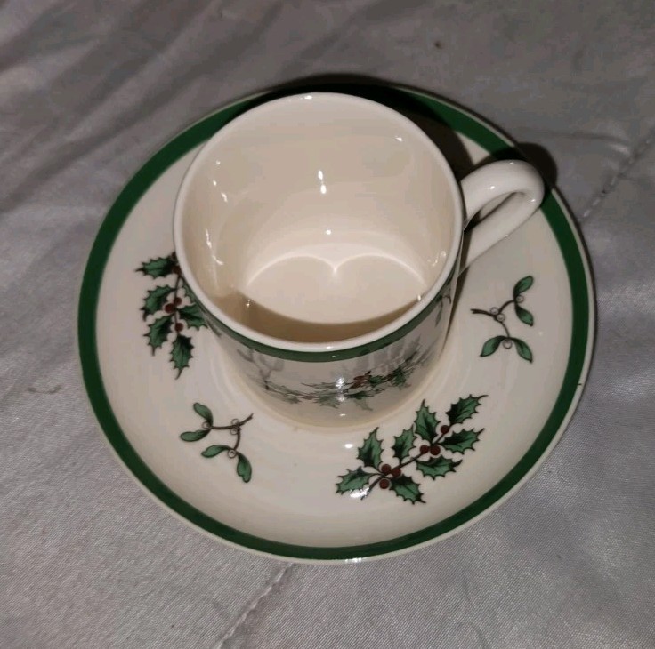 Spode England Christmas Tree Holly Berry Demitasse TeaCup Saucer Set Espresso