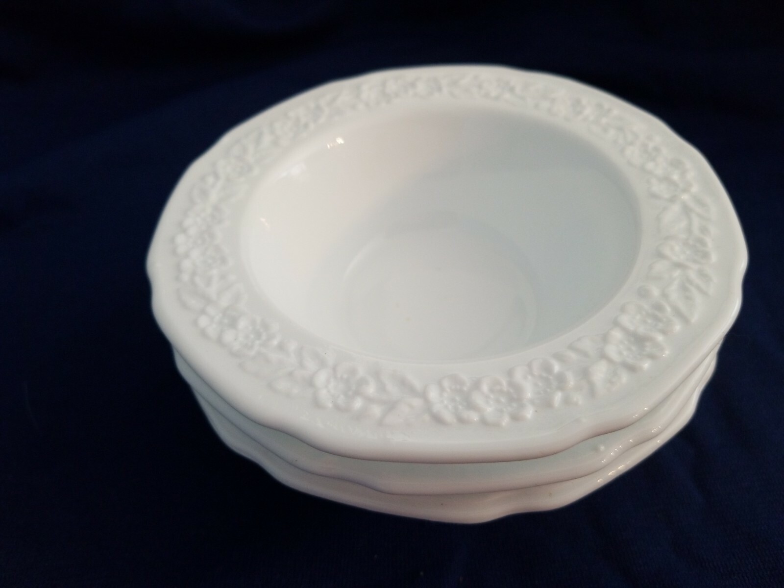 ORANGE BLOSSOM Flower Leaf Band Indiana White Milk Glass 3 Berry Dessert Bowls