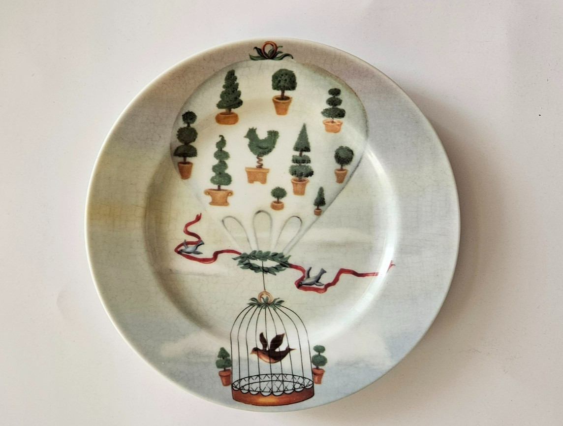 NEW Flying Fantasy by Salisbury Porcelain Hot Air Balloon Motifs Set 4 Plates 8″
