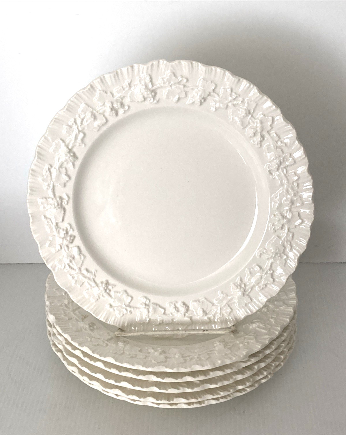 Set of 6 Wedgwood Queensware Cream/Cream Embossed Grape Vine 8″ Luncheon Plates