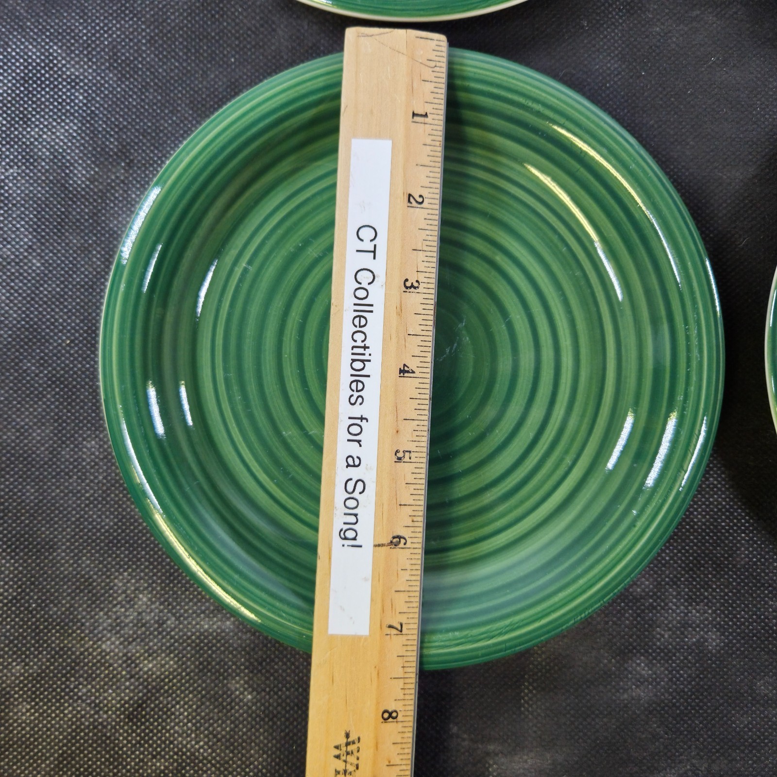 HOLIDAY Set of 4 Brylane Home Pottery Green Swirl Salad Appetizer Plates 7 1/4″