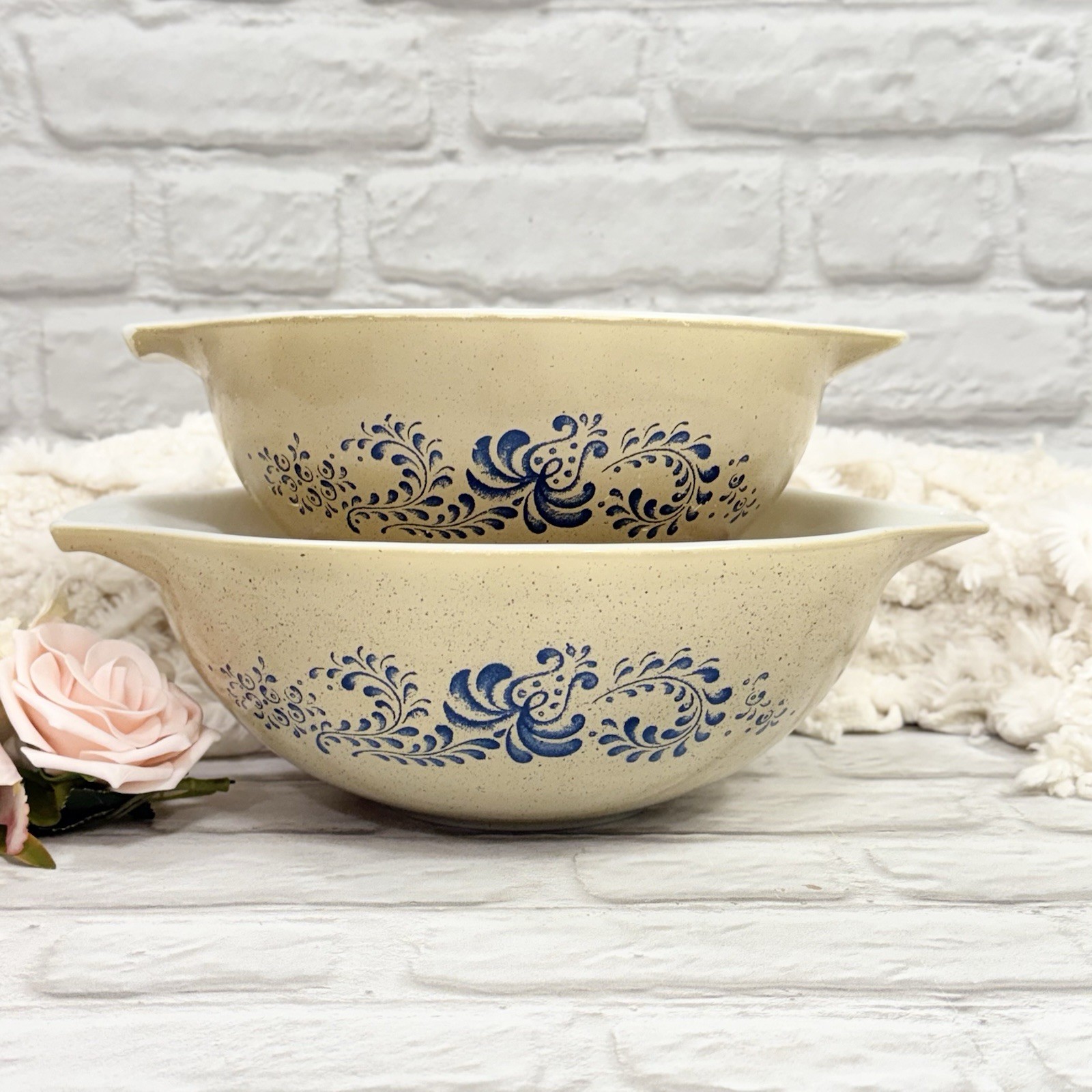 Vtg PYREX Homestead Cinderella Nesting Mixing Bowls 2ct 443 – 2.5 Qt & 444 – 4Qt