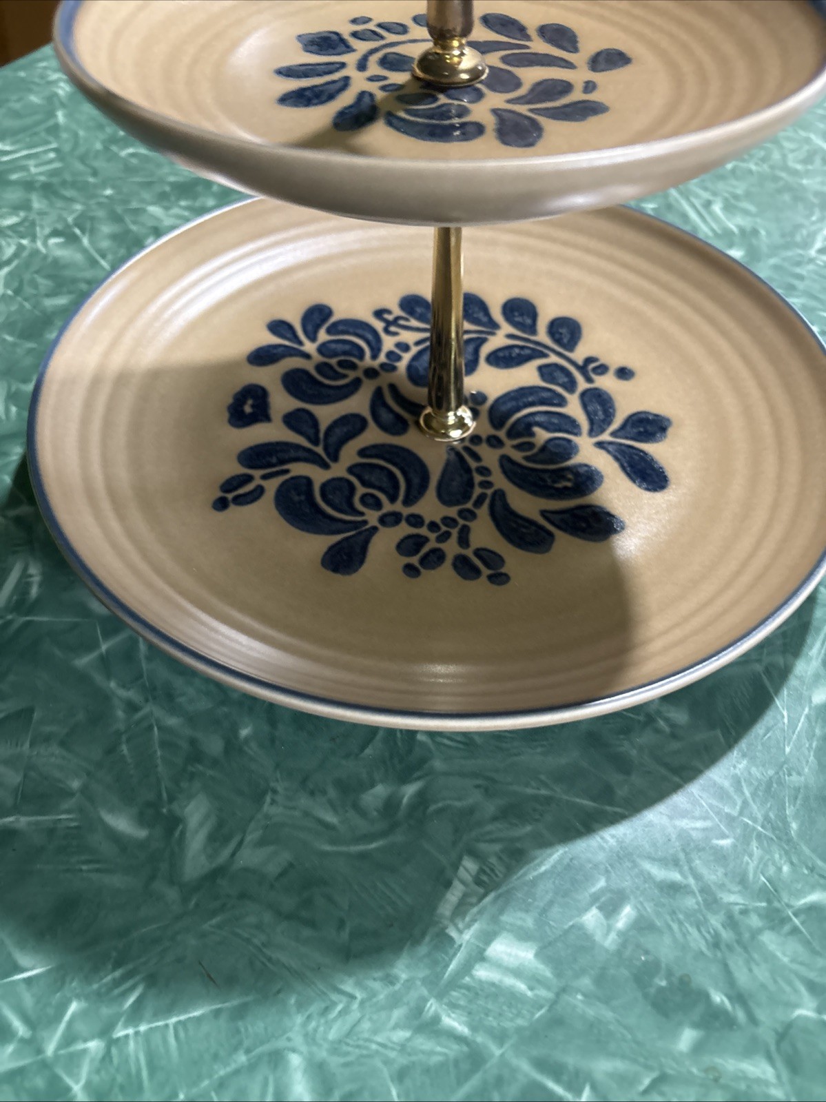 PFALTZGRAFF FOLK ART 2 TIERED SERVING TRAY COLLECTORS EDITION 2001 11″ EXCELLENT