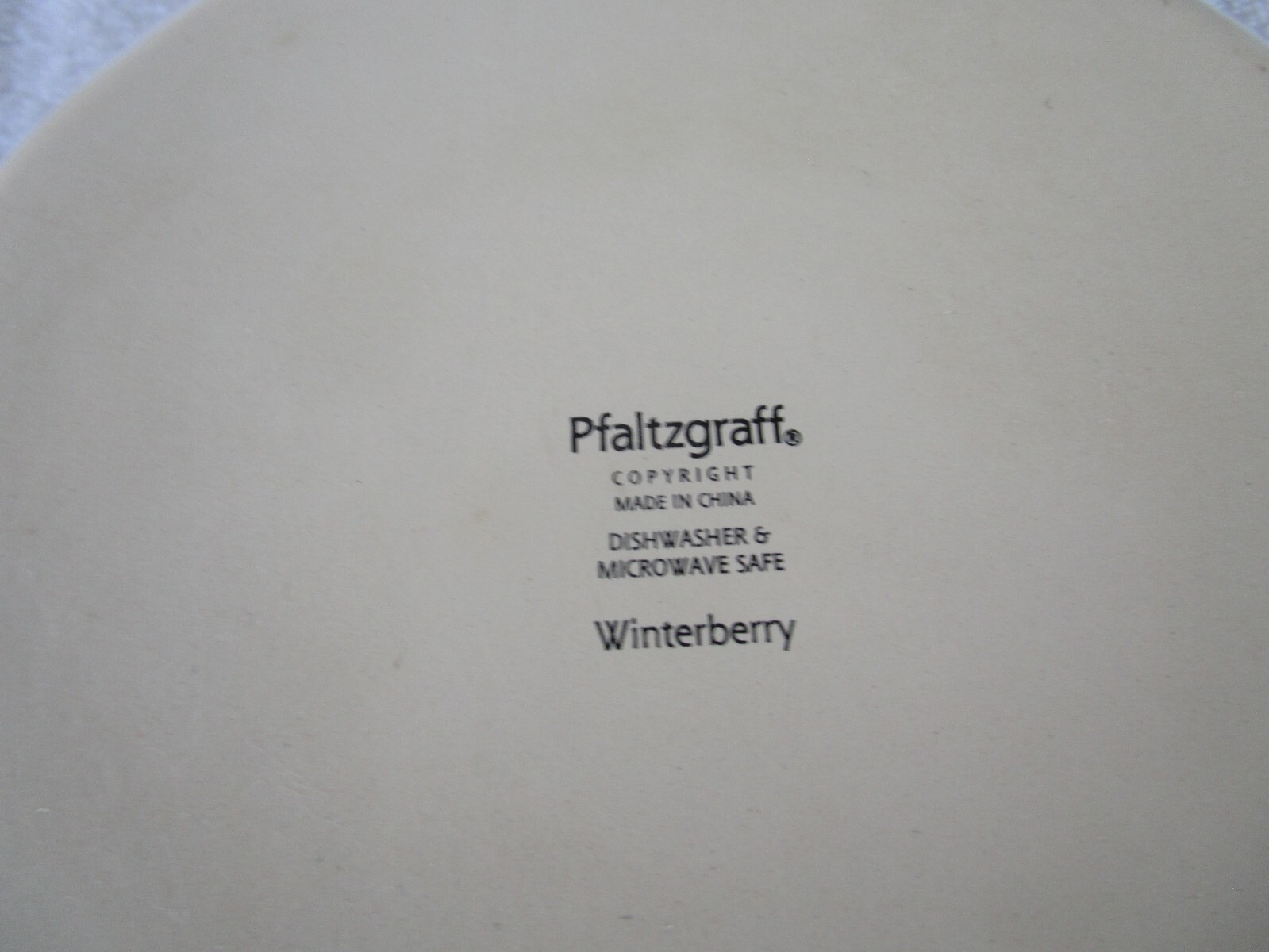 QUALITY~~ PFALTZGRAFF WINTERBERRY ROUND SERVING~[ 10-1/2″ ]~ BOWL ~2+POUNDS!!