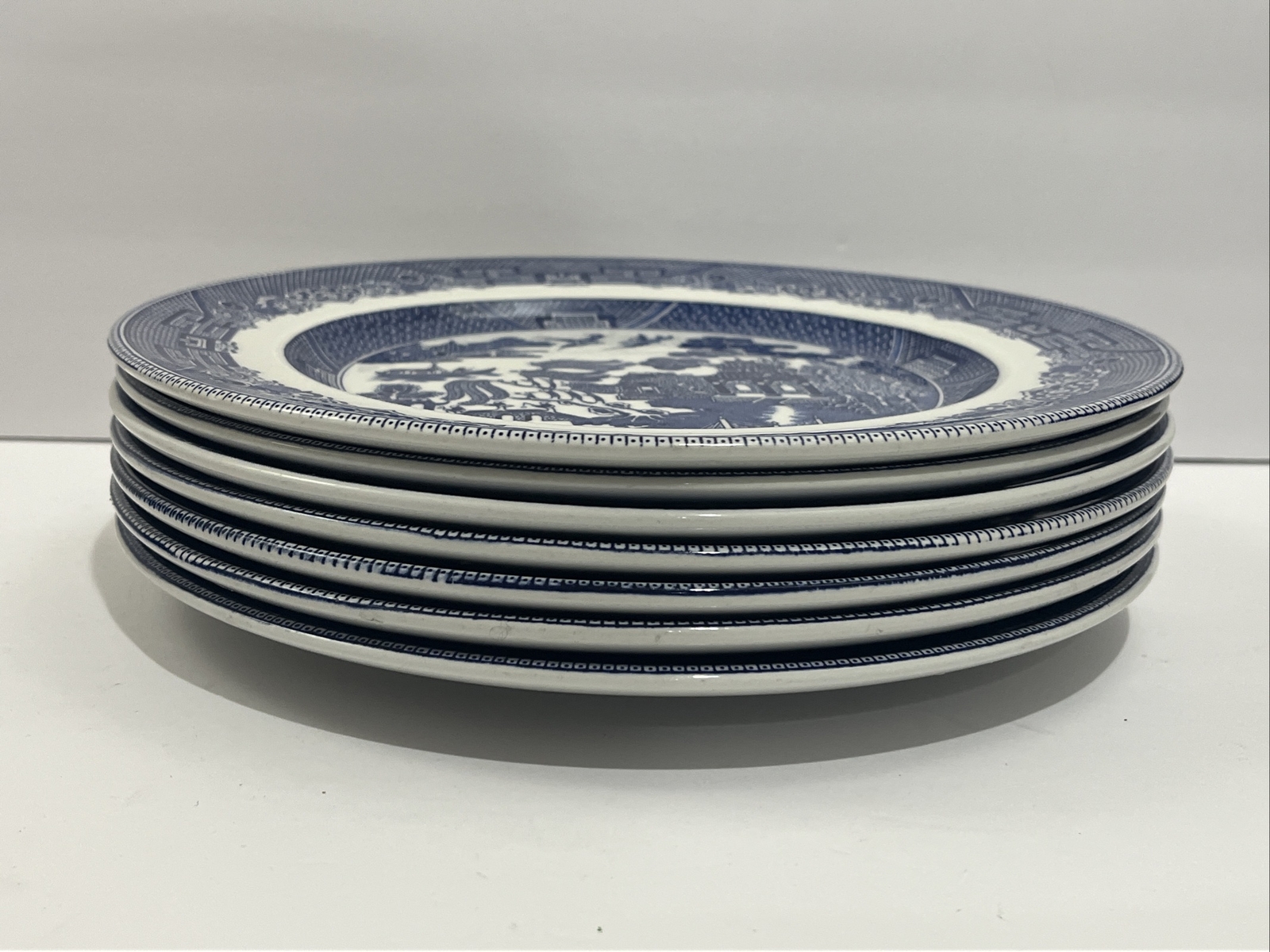 Vintage Johnson Bros England Blue Willow Dinner Plate 10 1/4 Inches Stoneware