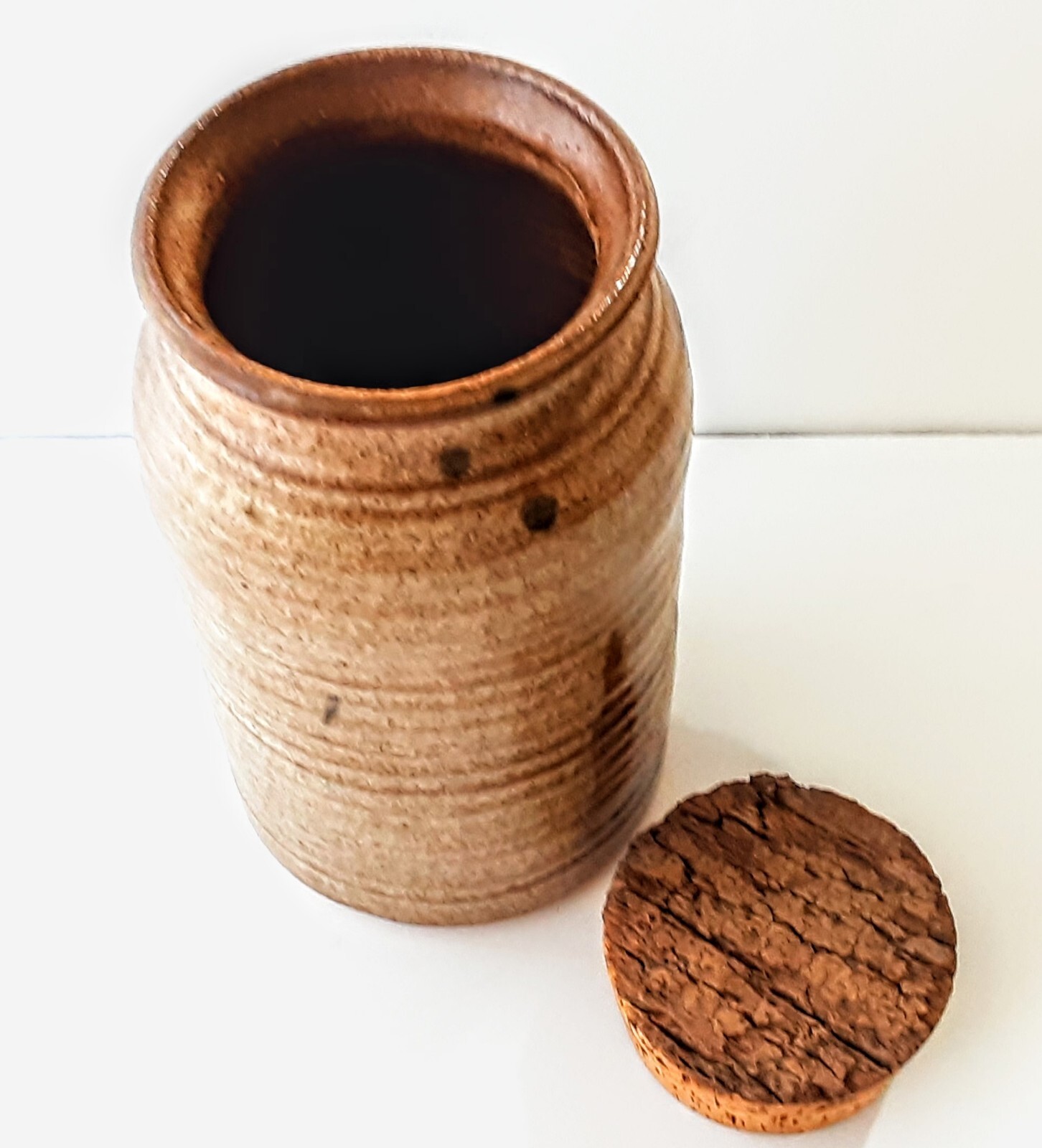 Hand Thrown Glazed Studio Pottery Jar W Cork Lid 8.5″ Tall Artist Signed Vtg ’81